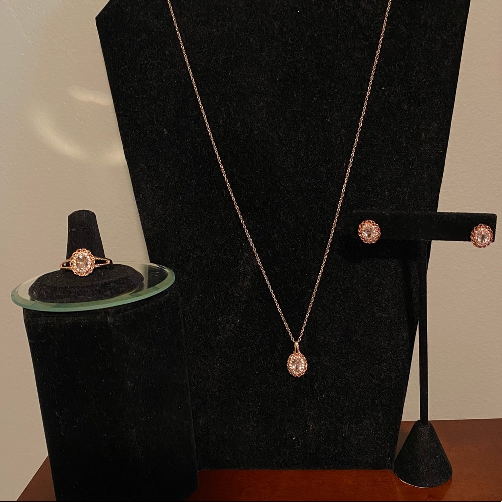🌸🦋PURE MORGANITE ⚡️5 ITEM ⚡️IN THIS BEAUTIFUL SET.
